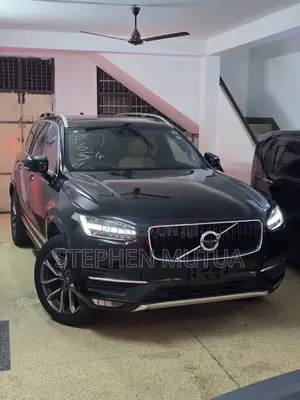 Volvo XC90 T5 Momentum AWD 2019 Black