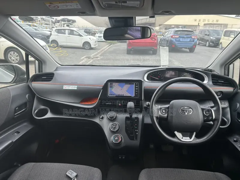 Toyota Sienta 2020 White