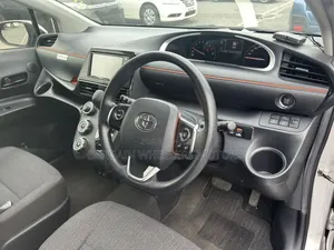 Toyota Sienta 2020 White
