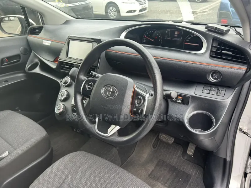 Toyota Sienta 2020 White