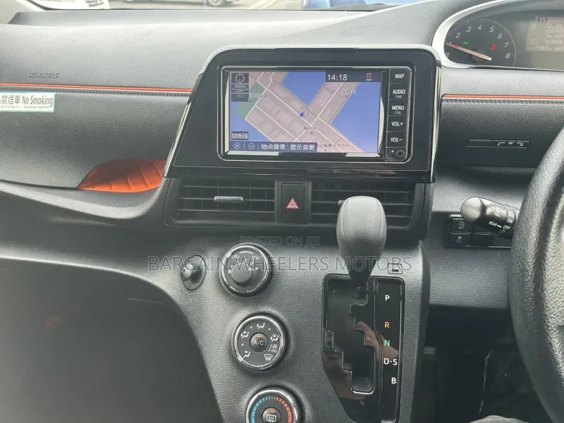 Toyota Sienta 2020 White