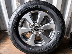 Toyota Prado / V8 Alloy Rim + Bridgestone Dueler a/T