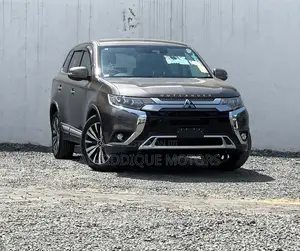 Mitsubishi Outlander 2019 Green
