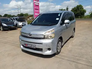 Toyota Voxy 2013 Silver