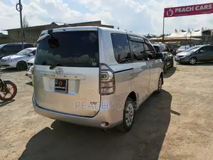 Toyota Voxy 2013 Silver