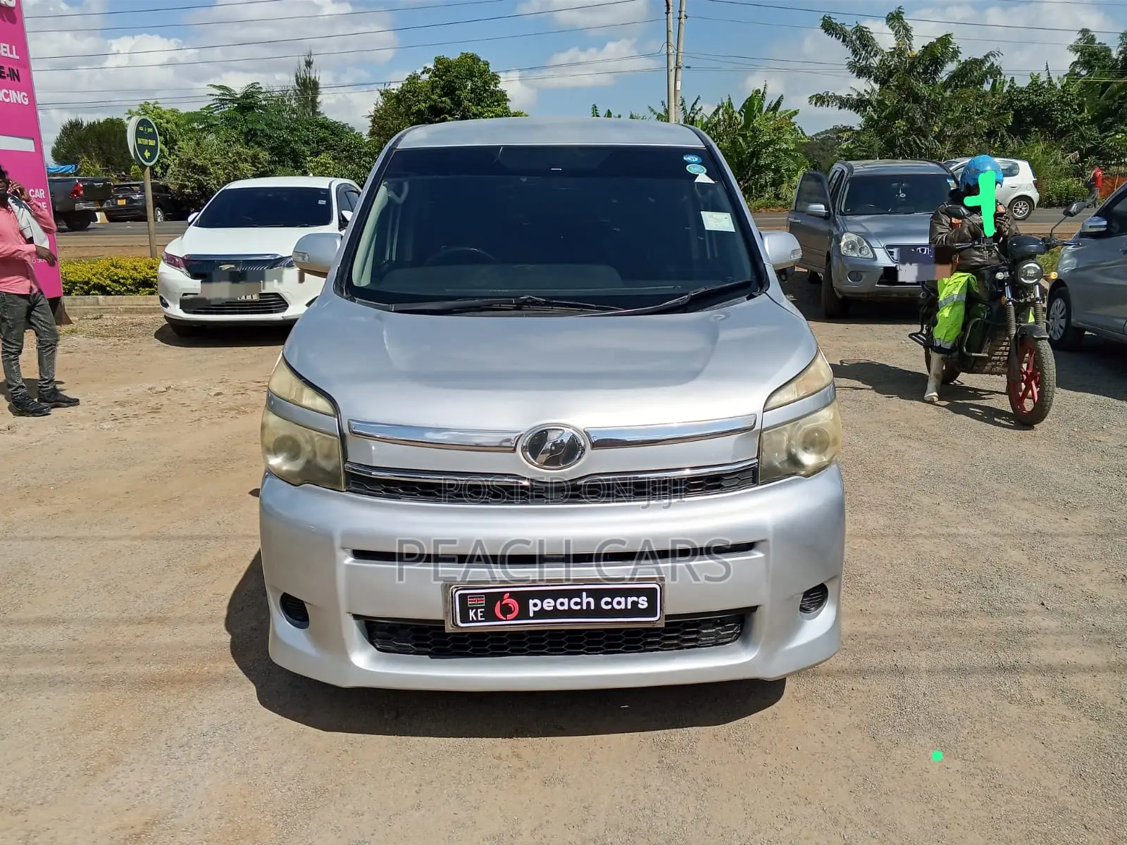 Toyota Voxy 2013 Silver
