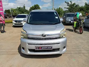 Toyota Voxy 2013 Silver