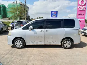 Toyota Voxy 2013 Silver