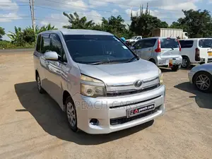Toyota Voxy 2013 Silver