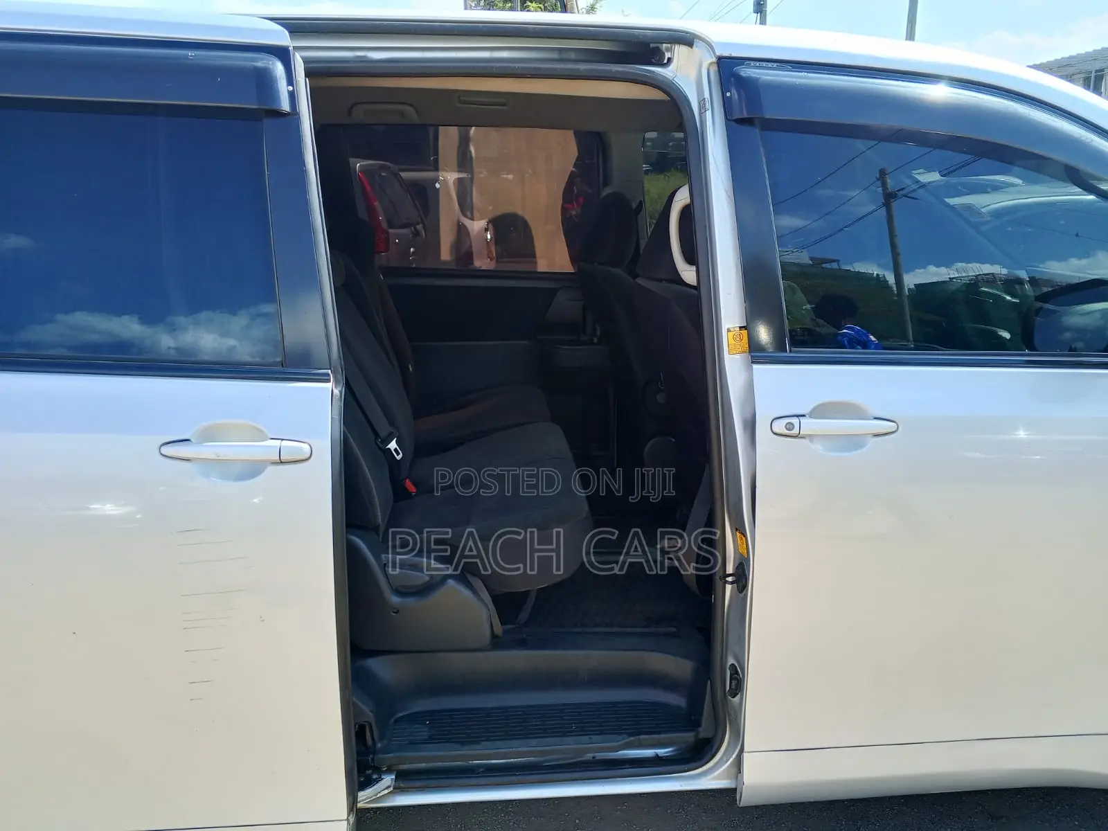 Toyota Voxy 2013 Silver