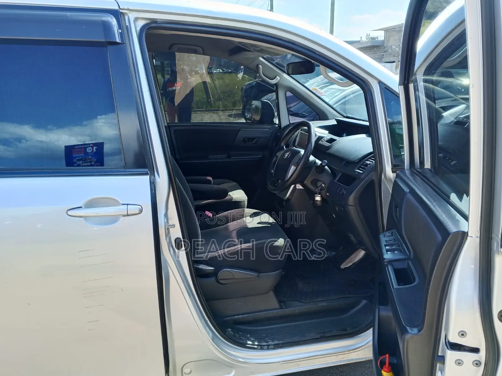 Toyota Voxy 2013 Silver