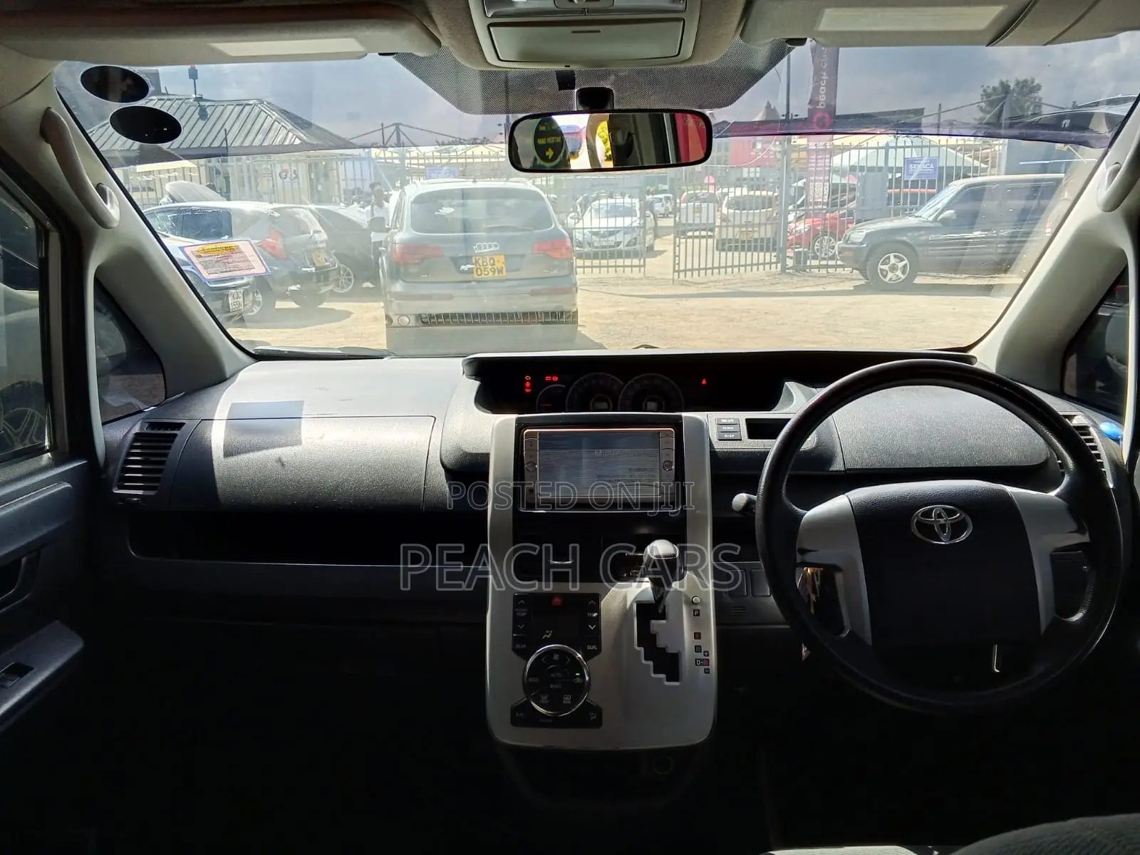 Toyota Voxy 2013 Silver