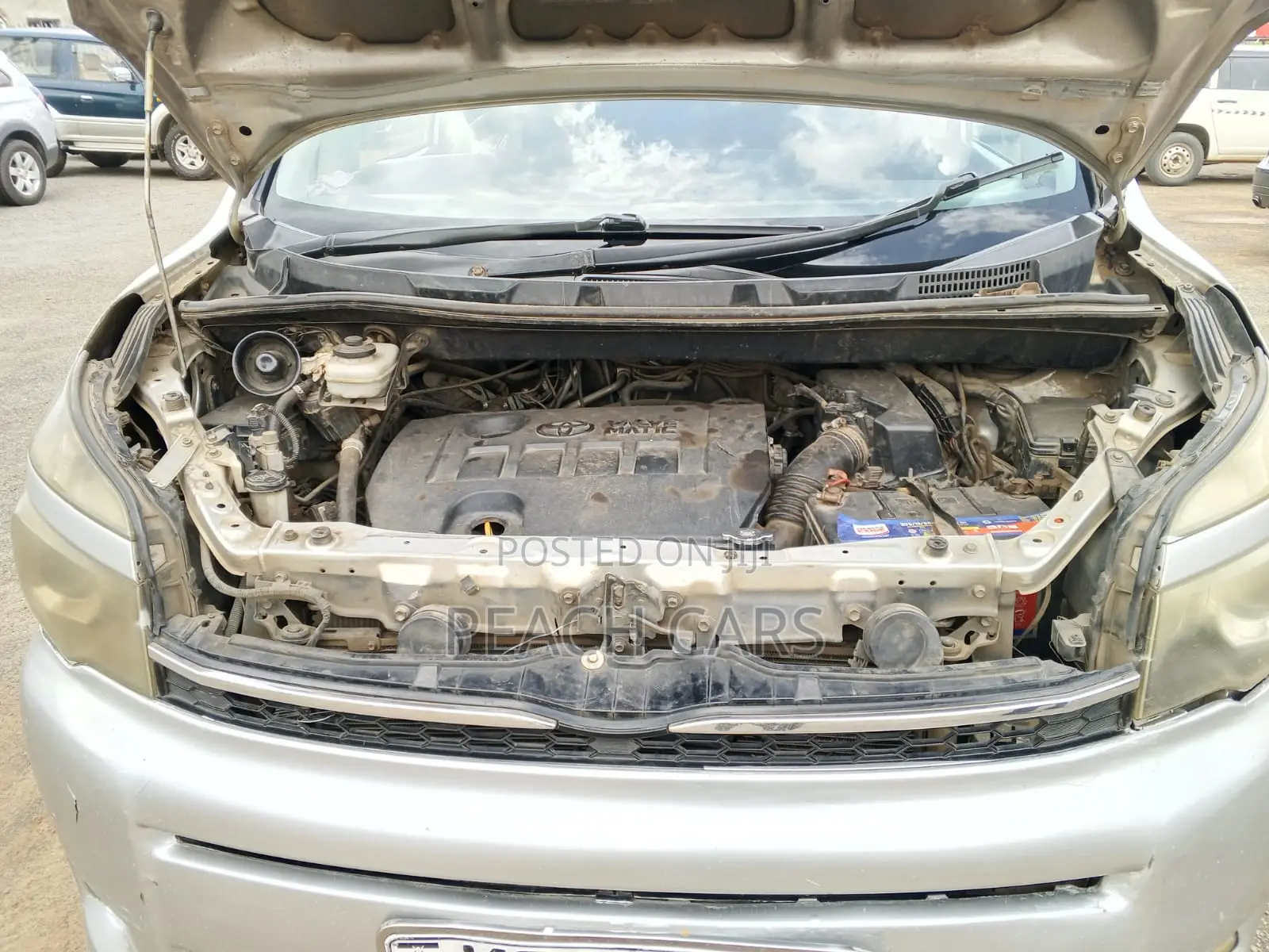 Toyota Voxy 2013 Silver