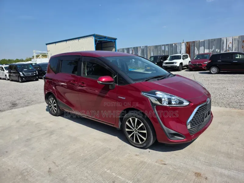 Toyota Sienta 2019 Red