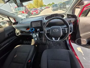 Toyota Sienta 2019 Red