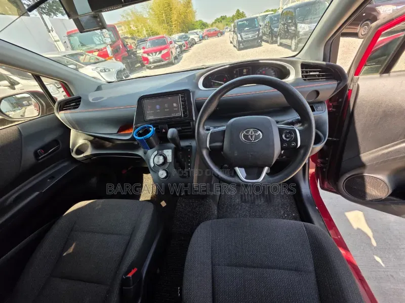 Toyota Sienta 2019 Red