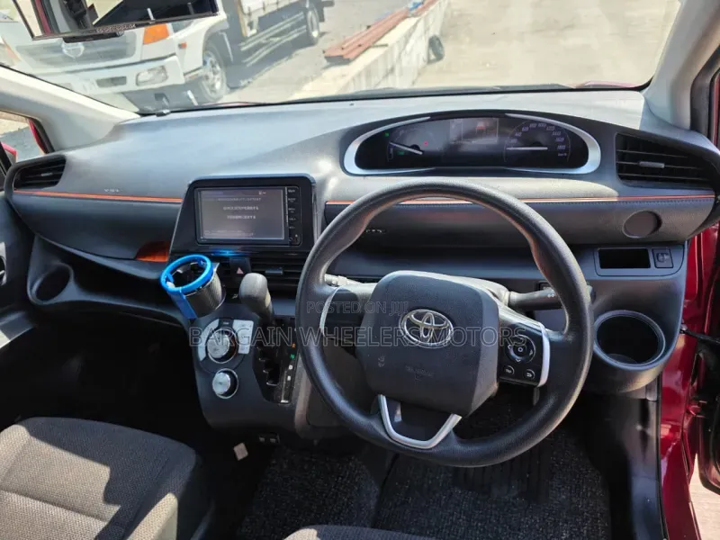 Toyota Sienta 2019 Red