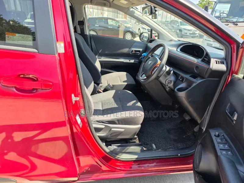 Toyota Sienta 2019 Red