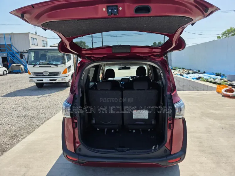 Toyota Sienta 2019 Red