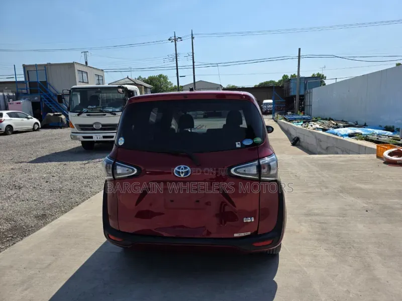 Toyota Sienta 2019 Red