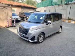 Toyota Roomy 2018 Silver