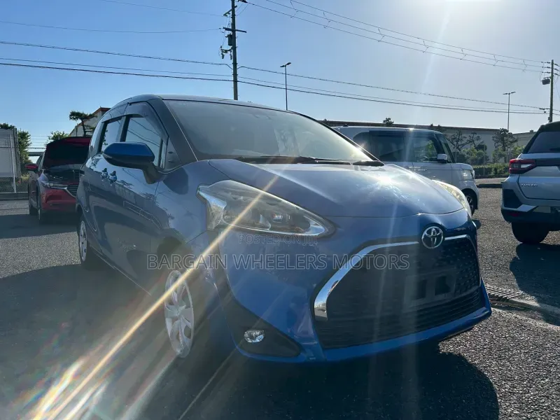 Toyota Sienta 2019 Blue