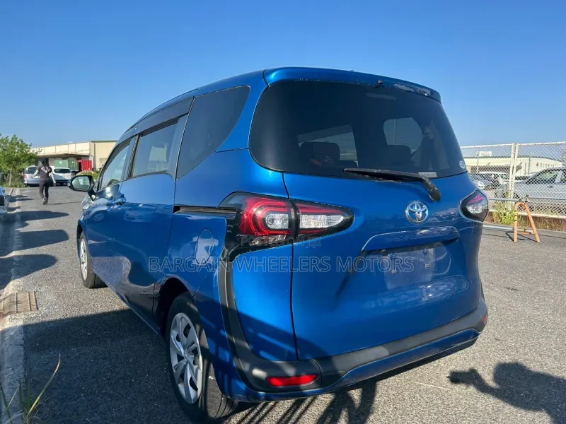 Toyota Sienta 2019 Blue