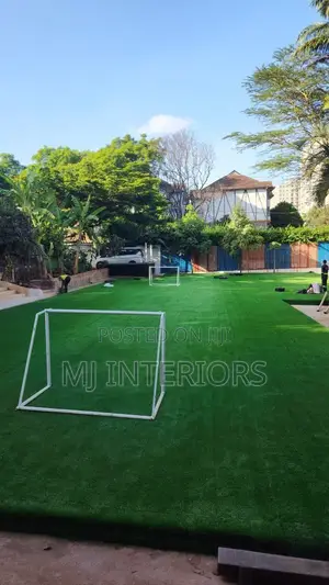 Decorative Synthetic Turf for Balcony and Rooftop Upgrades