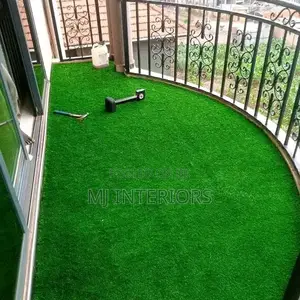 Green Artificial Grass for Outdoor Spaces and Walkways