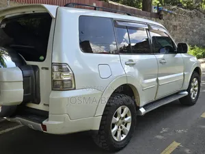 Mitsubishi Pajero 2017 White