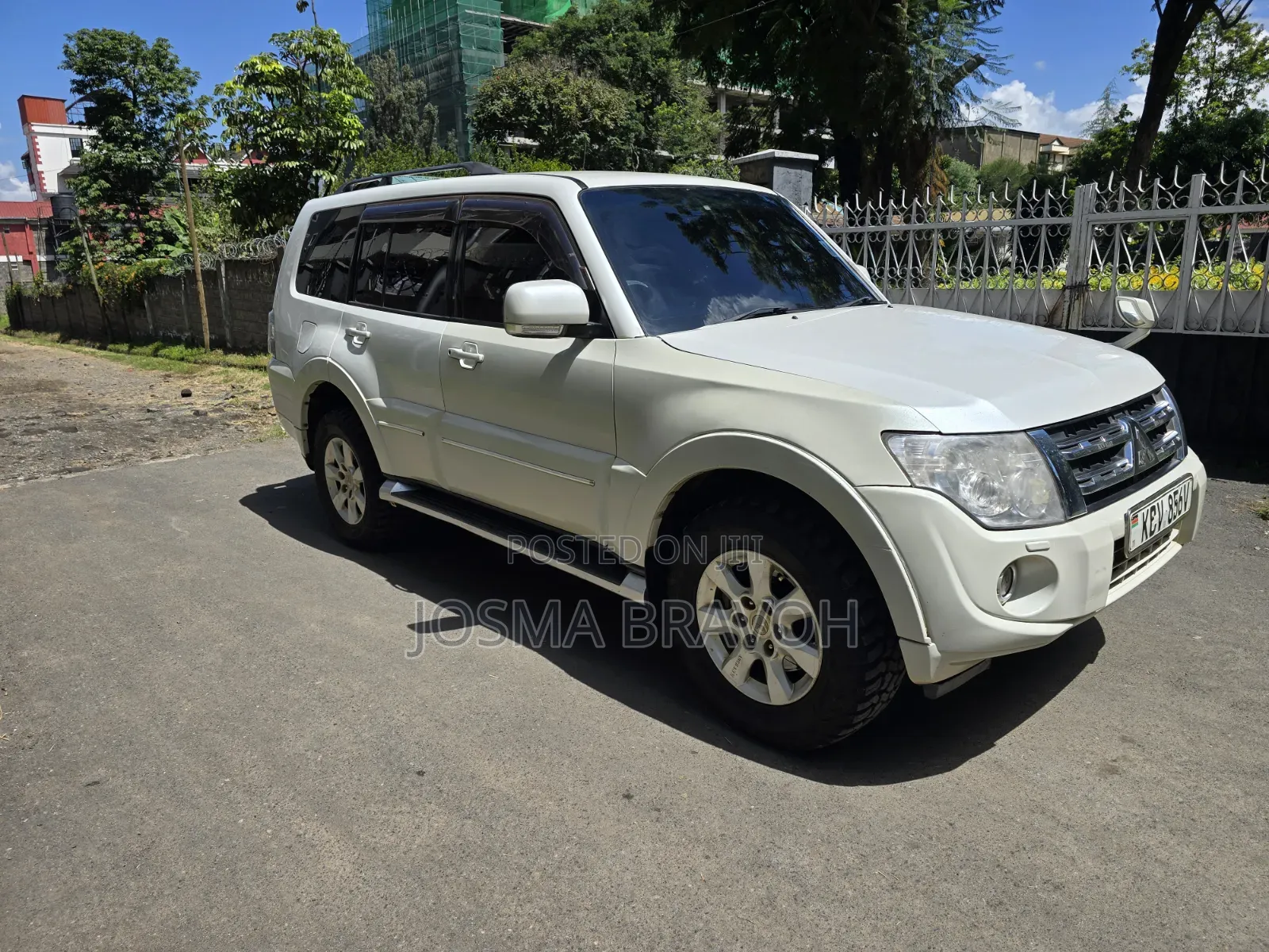 Mitsubishi Pajero 2017 White
