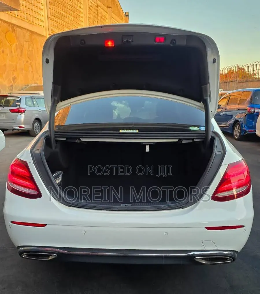 Mercedes-Benz E200 2019 Teal
