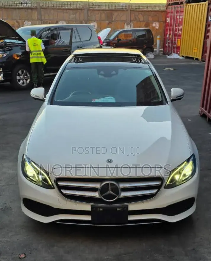 Mercedes-Benz E200 2019 Teal