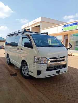 Toyota HiAce 2019 White
