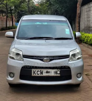 Toyota Sienta 2012 Silver