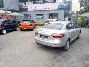Renault Fluence 2011 Silver