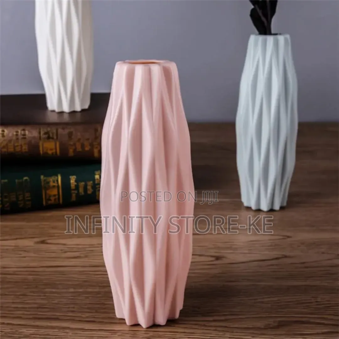 Hard Plastic Nordic Unbreakable Wavy Vase-