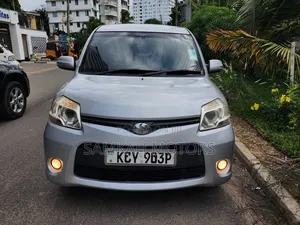 Toyota Sienta 2013 Silver
