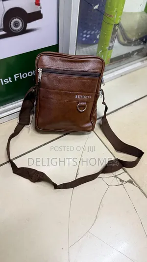 Compact Side Bag With Multiple Zip Compartments_yu
