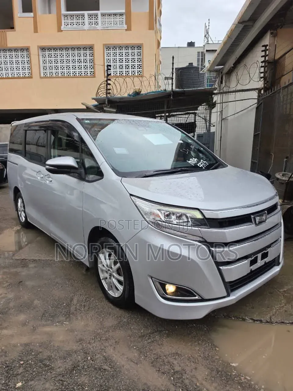 Toyota Noah 2020 Silver