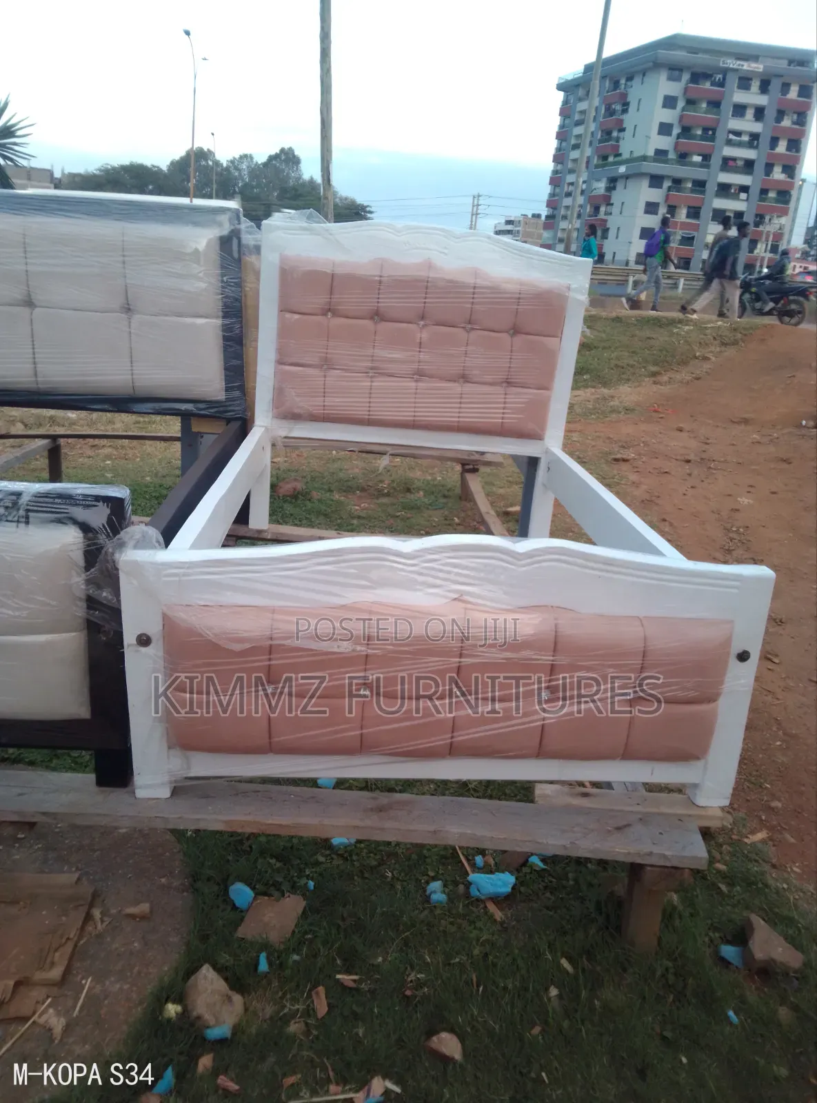 4x6 M - Shaped Headboard Mocket Bed