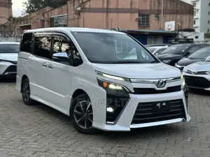 Toyota Voxy 2018 Pearl