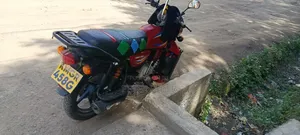 Bajaj Boxer 150 UG 2025 Red