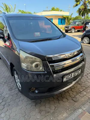 Toyota Noah 2.0 143hp FWD (7 Seater) 2007 Gray
