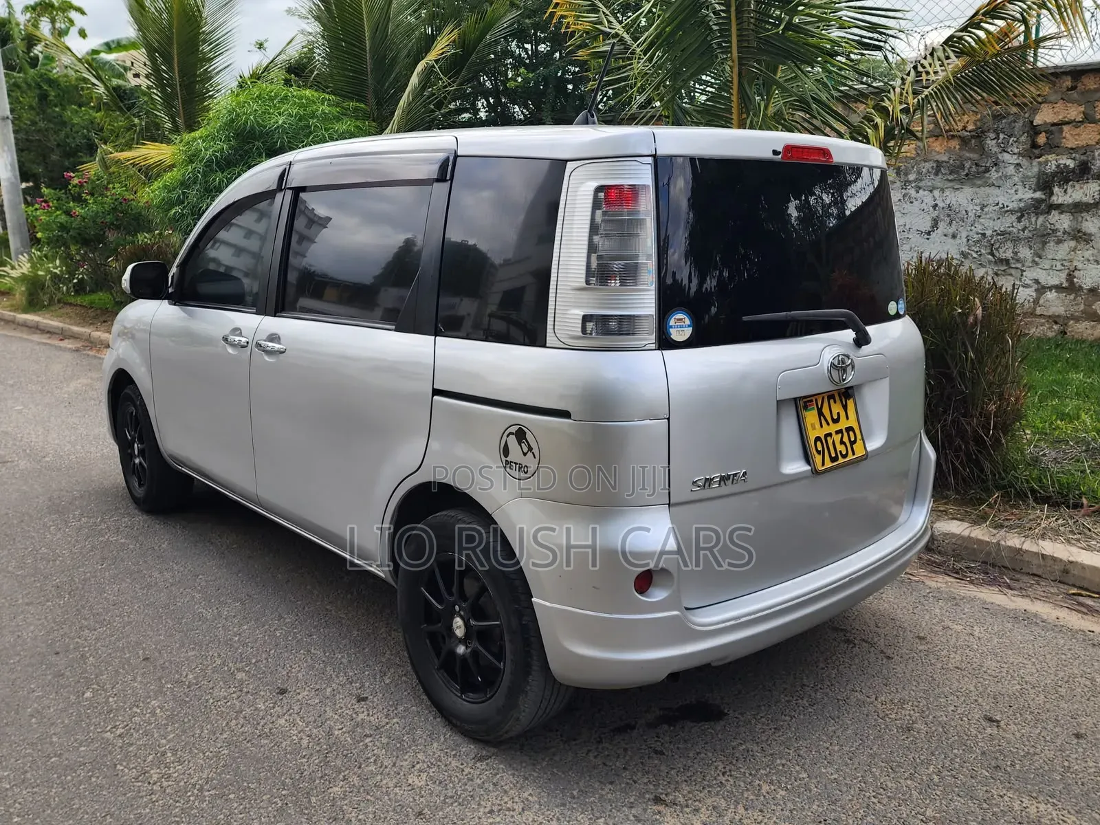 Toyota Sienta 2013 Silver