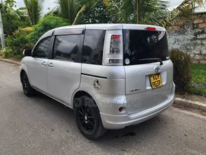 Toyota Sienta 2013 Silver
