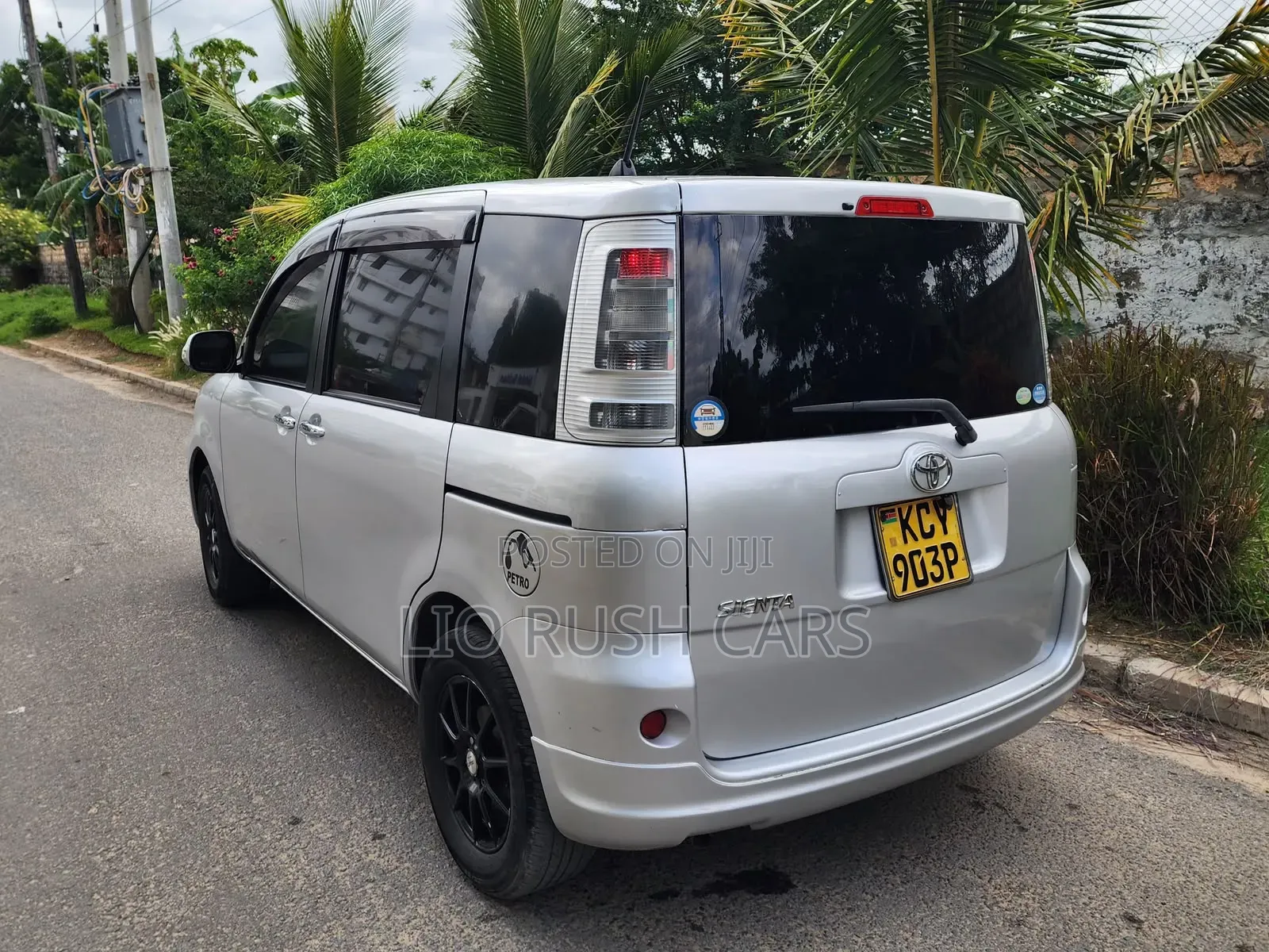 Toyota Sienta 2013 Silver