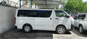 Toyota HiAce 2017 White
