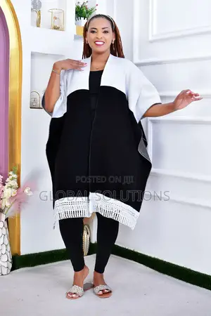 Coloured Warm Tasseled Poncho Featuring a Contrast Color-Block Design