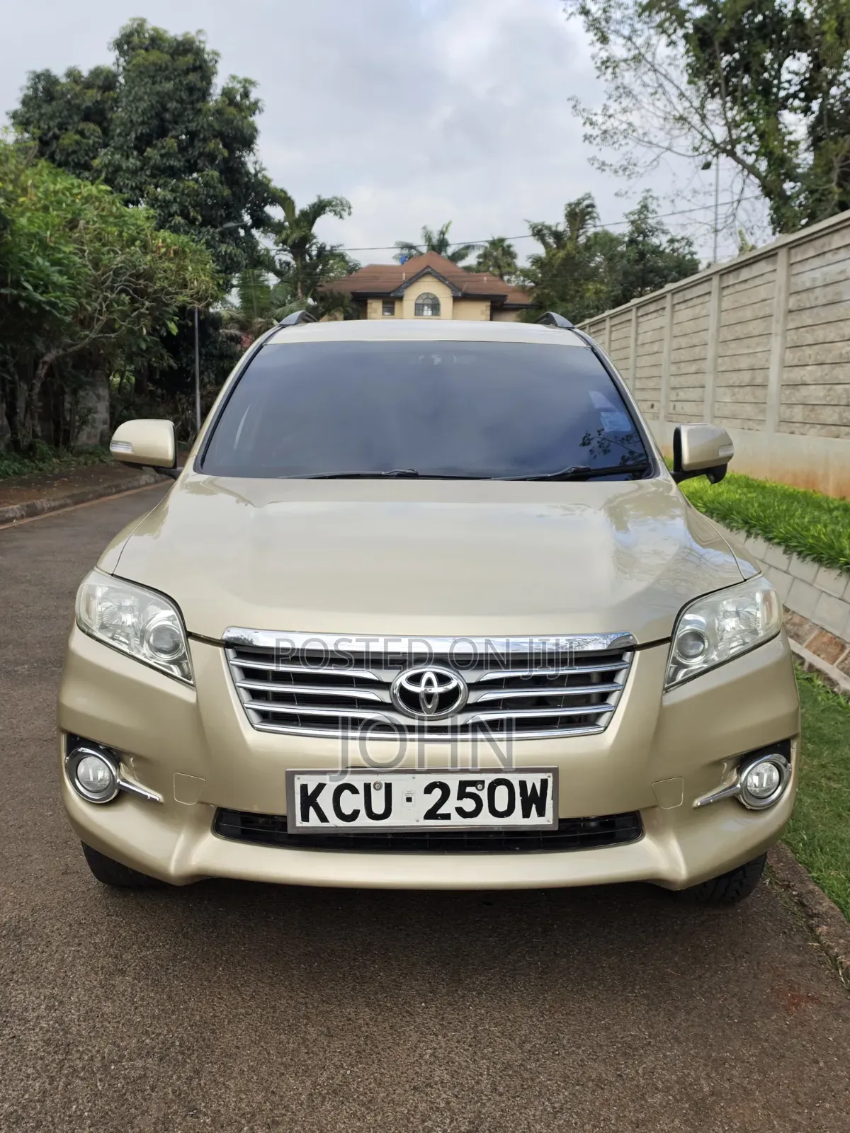Toyota Vanguard 2012 Gold